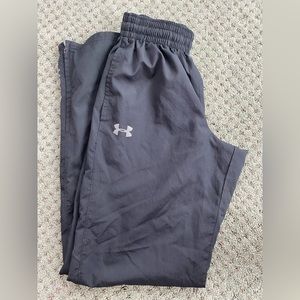 Black Under Armour wind pants. Men’s XS.